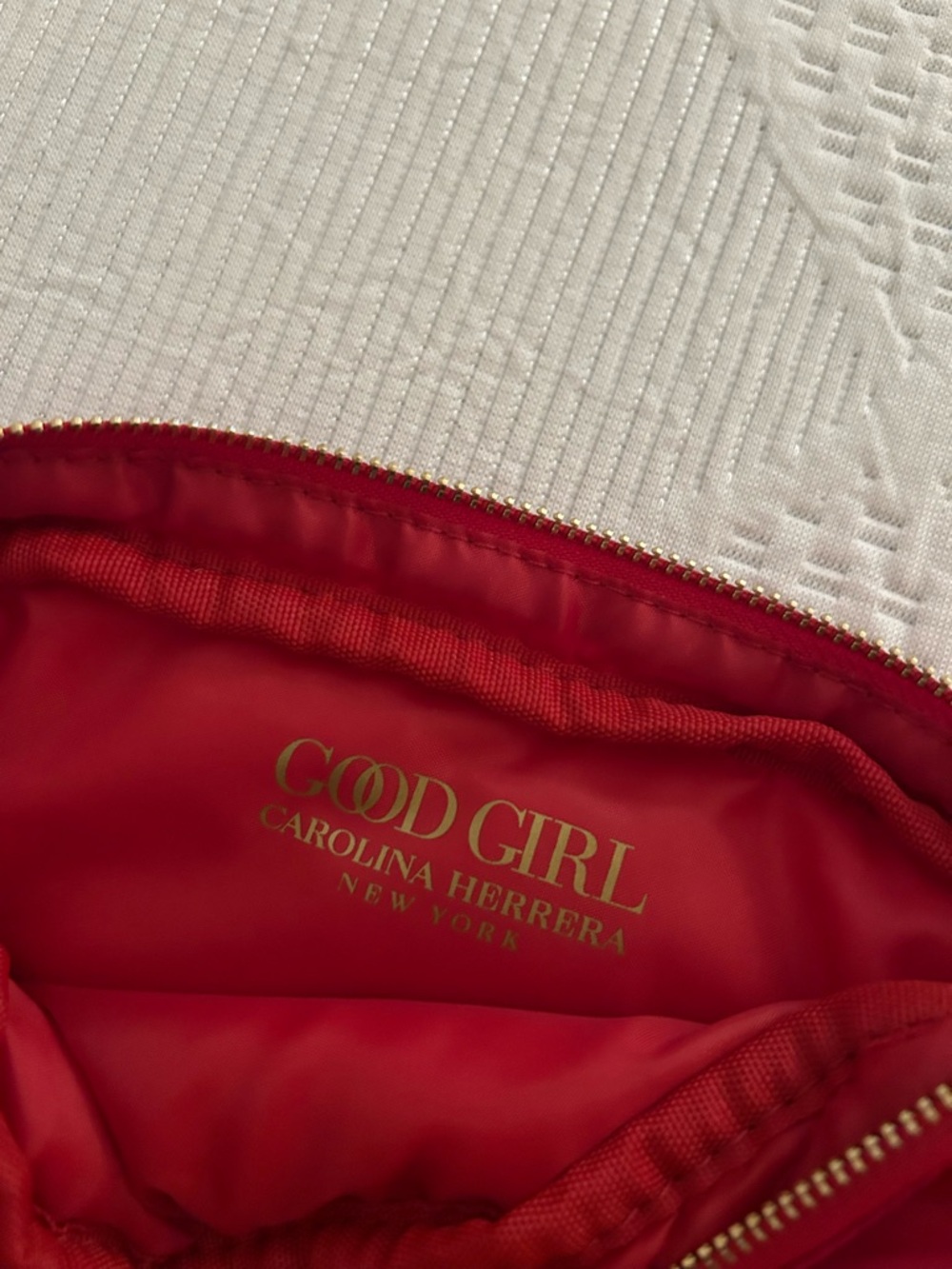 Carolina Herrera Red Quilted Crossbody Bag NWOT - Picture 3 of 4